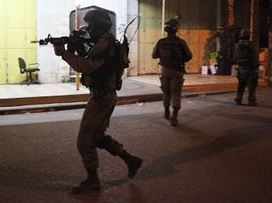Soldiers Invading Hebron - File, Maan News